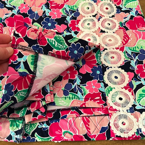 Crown & Ivy Floral Skort 14 Crochet Trim Waist 35 comfort colorful stretch.    L - Picture 8 of 10